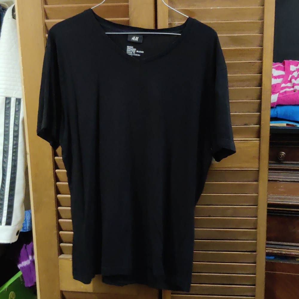 H&M black tee
